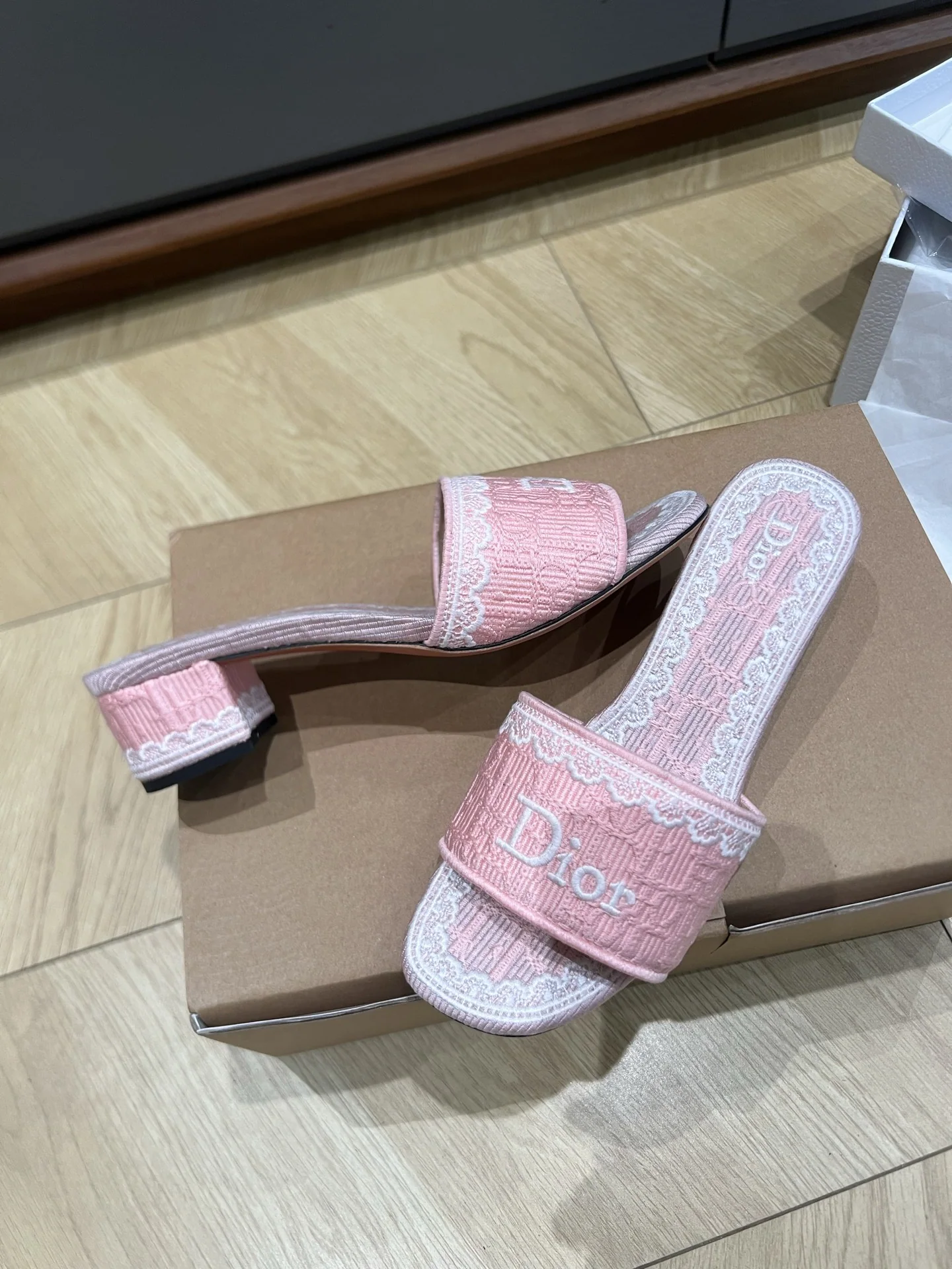 디올 자수 저지 샌들 상세 이미지 5