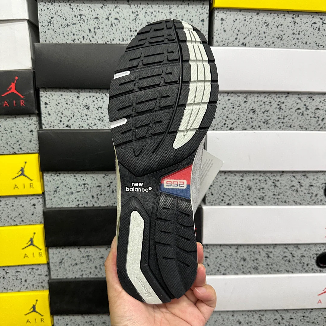 뉴발란스 [ZOK] 992 M992GR 202038 New Balance 992 Grey 상세 이미지 2