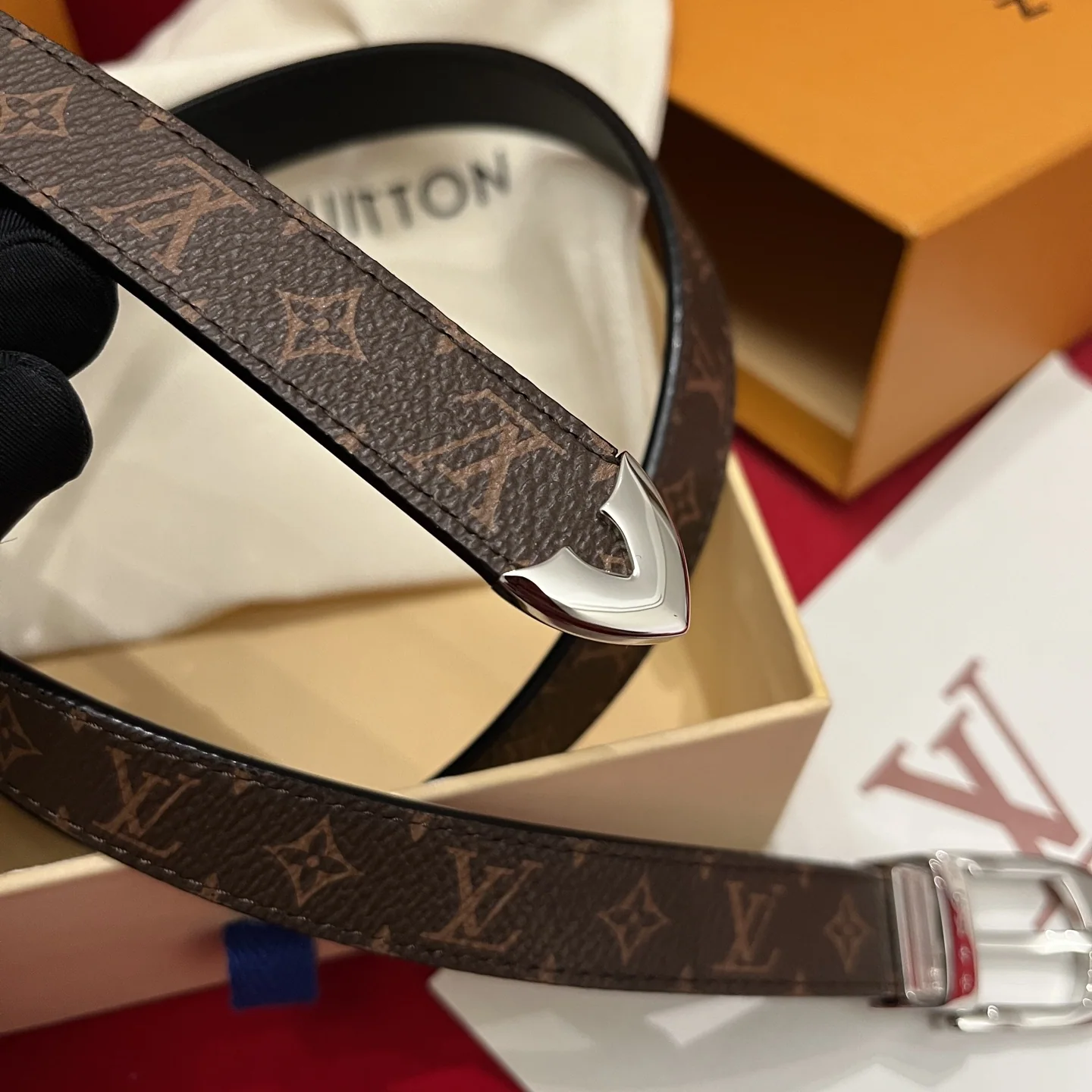 루이비통 소가죽 조각 무늬 여성용 벨트 상세 이미지 3