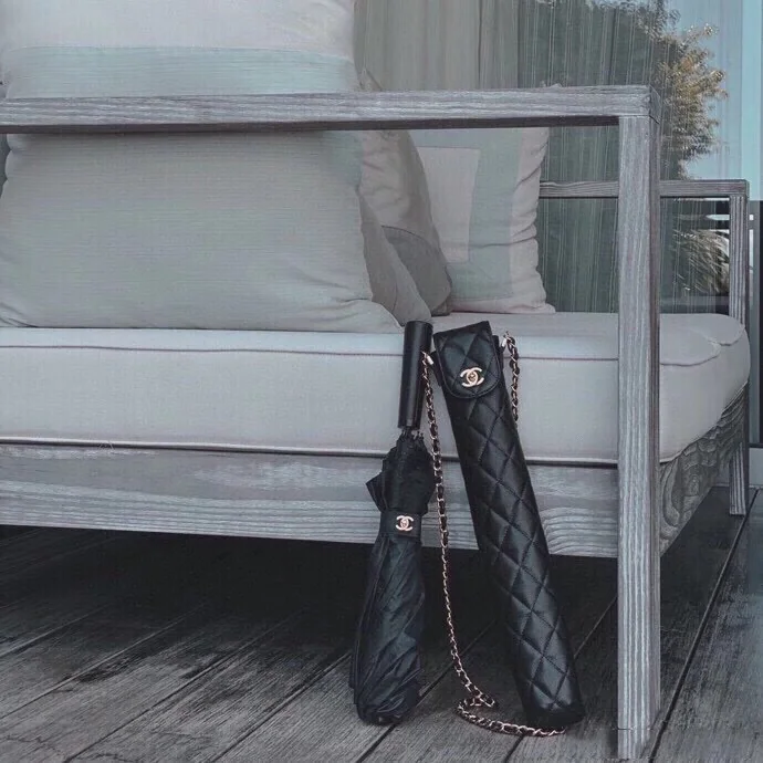 샤넬 퀼팅 캐비어 스킨 금장 장식 우산 상세 이미지 8