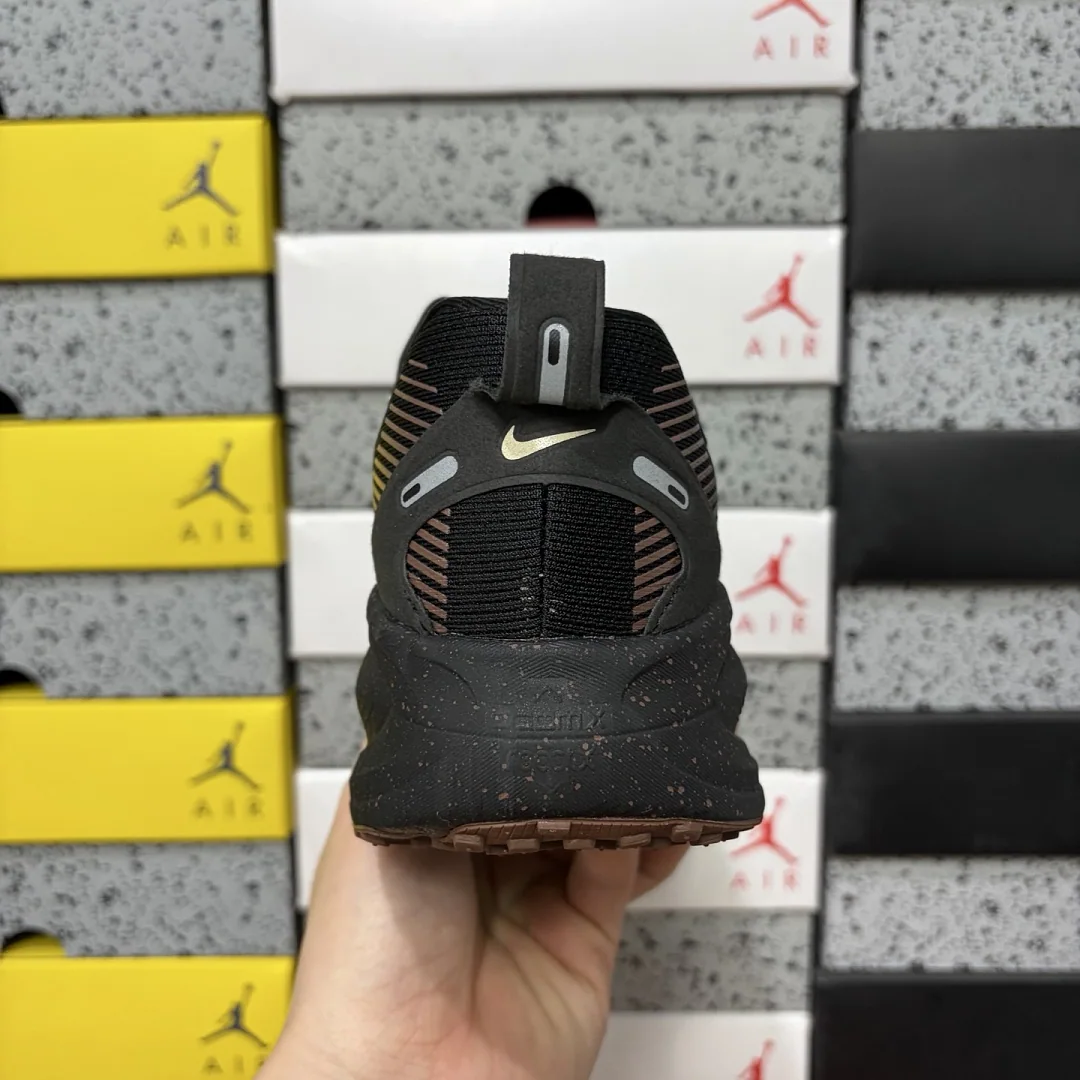 나이키 [GT] 보메로 18 IH4454-001 201773 Nike Vomero 18 Coffee Bean 상세 이미지 8
