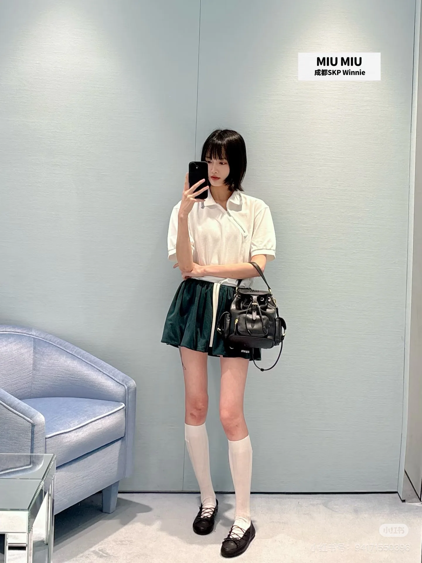 미우미우 사선 지퍼 자수 문자 폴로 카라 반팔 셔츠 상세 이미지 2