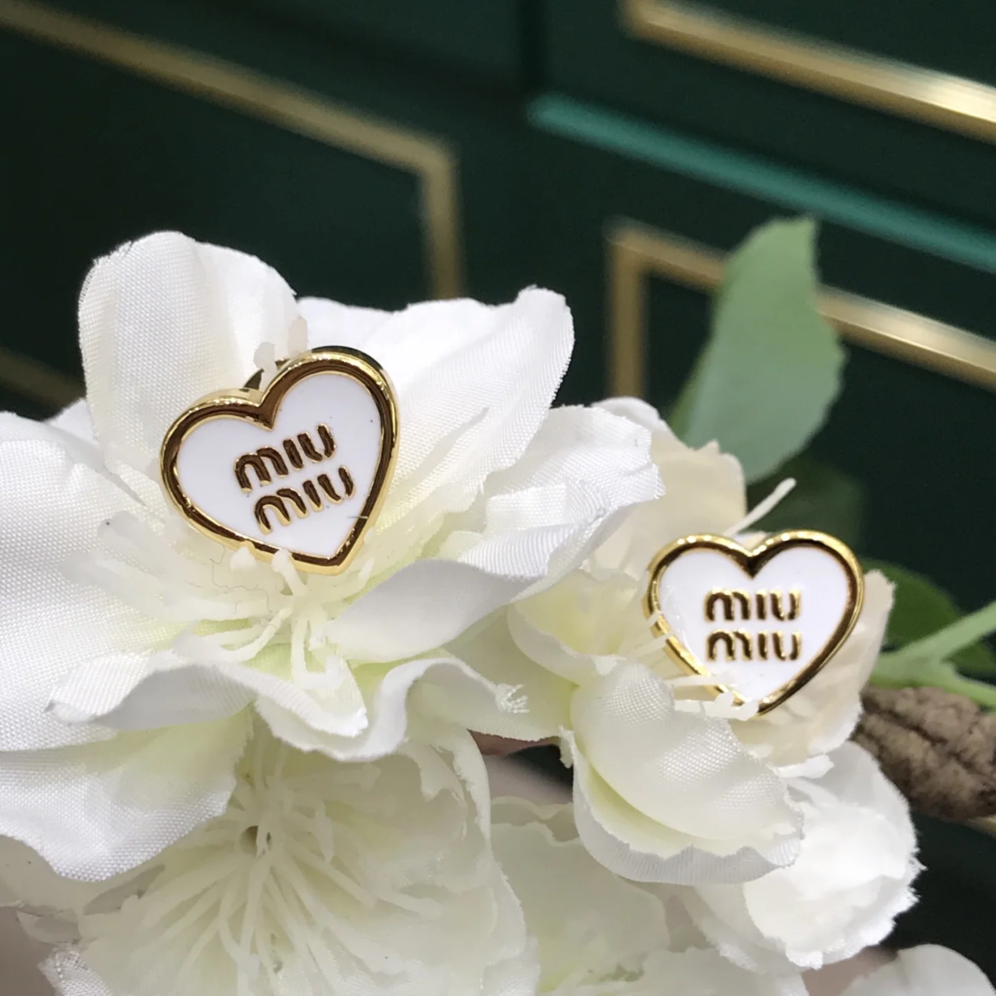 미우미우 하트 골드 도금 에나멜 귀걸이 상세 이미지 8