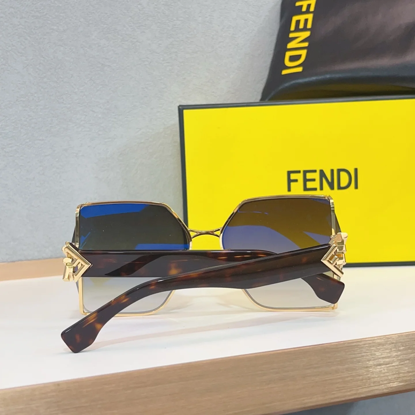 펜디 선글라스 74249 Fendi Sunglasses 상세 이미지 9