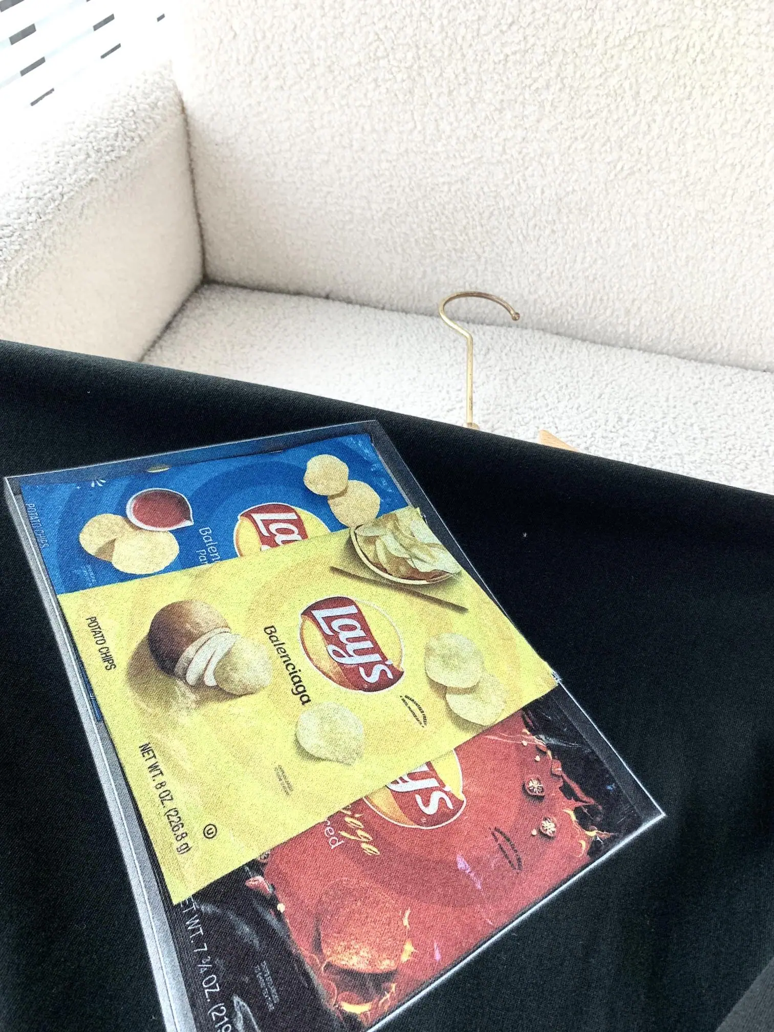 발렌시아가 여성 클래식 로고 반팔 티셔츠 상세 이미지 8