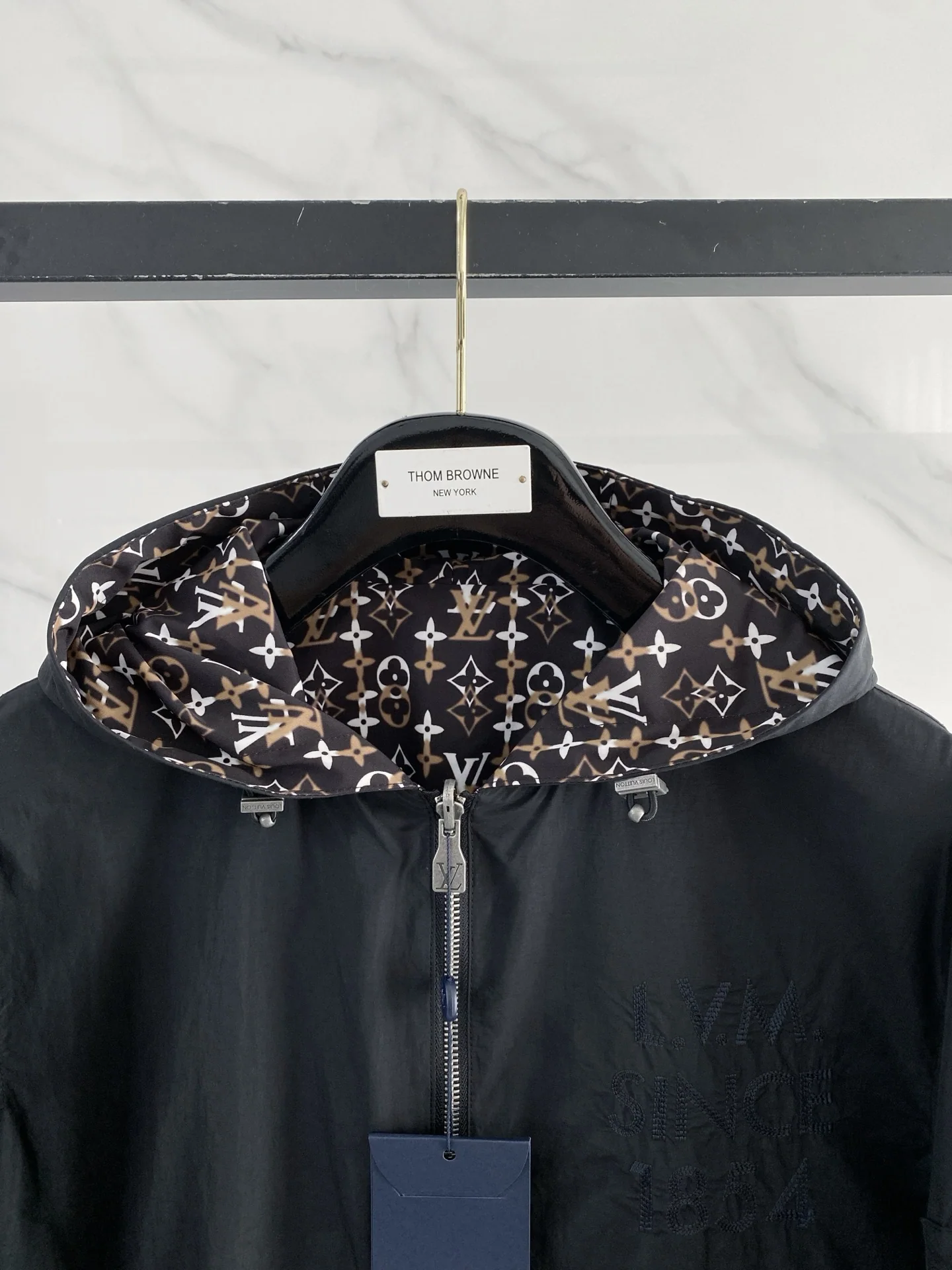 루이비통 2026 S/S 런웨이 클래식 가죽 라벨 재킷 19387 Louis Vuitton 상세 이미지 3