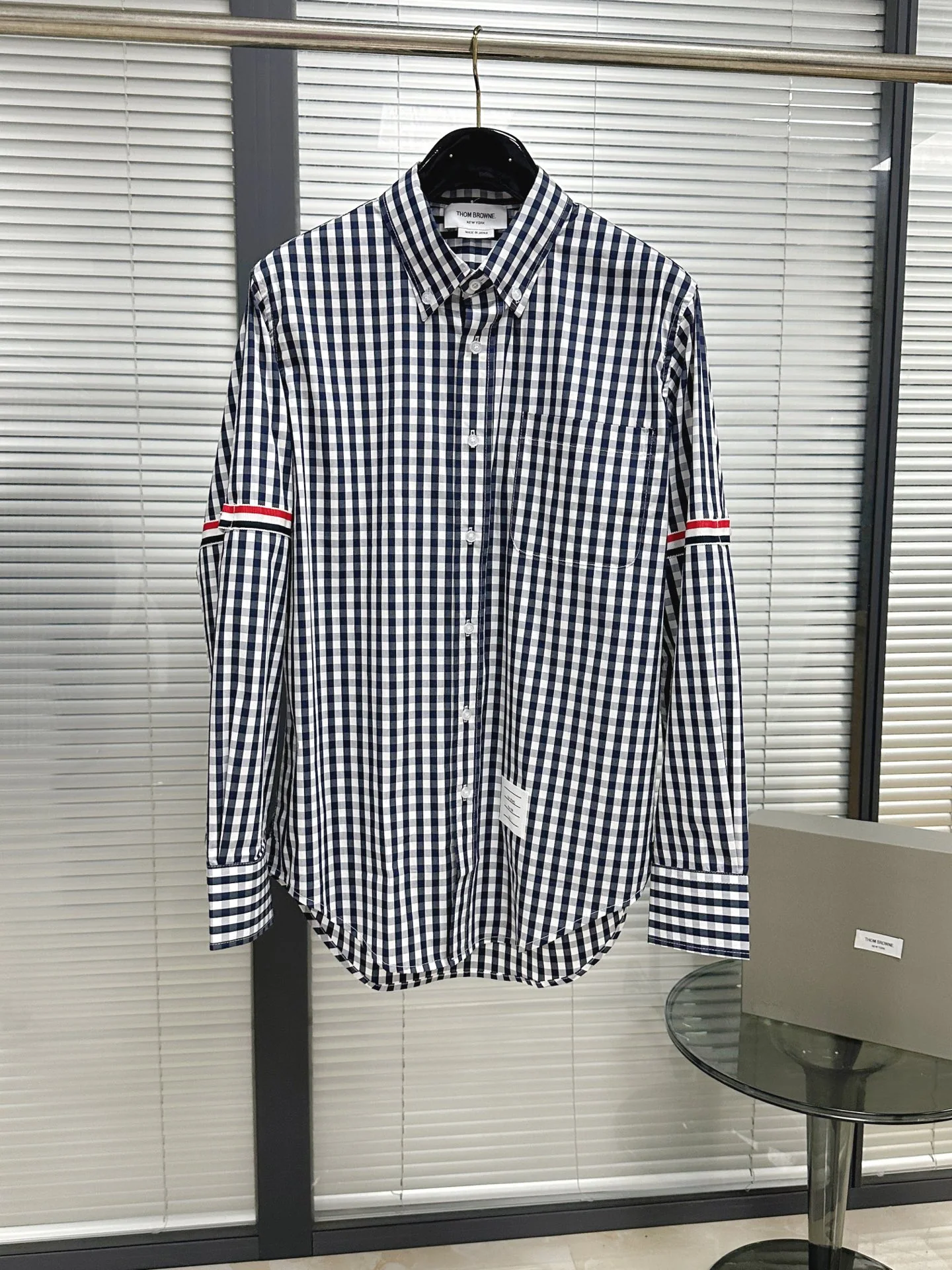 톰브라운 오버핏 체크 긴팔 셔츠 남성의류 상세 이미지 2