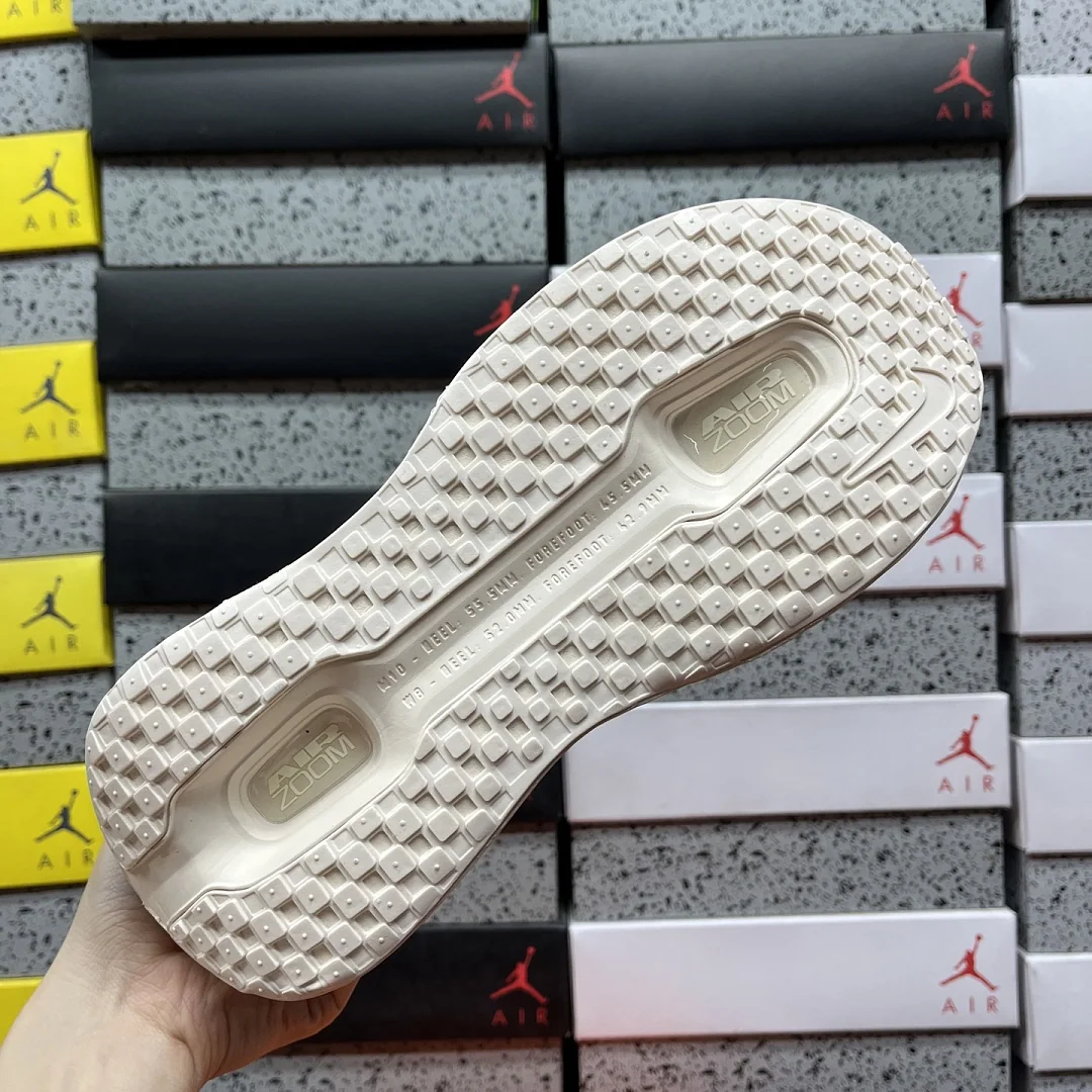 나이키 [CG] 보메로 프리미엄 IQ8102-100 202000 Nike Vomero Premium Chalk 상세 이미지 6