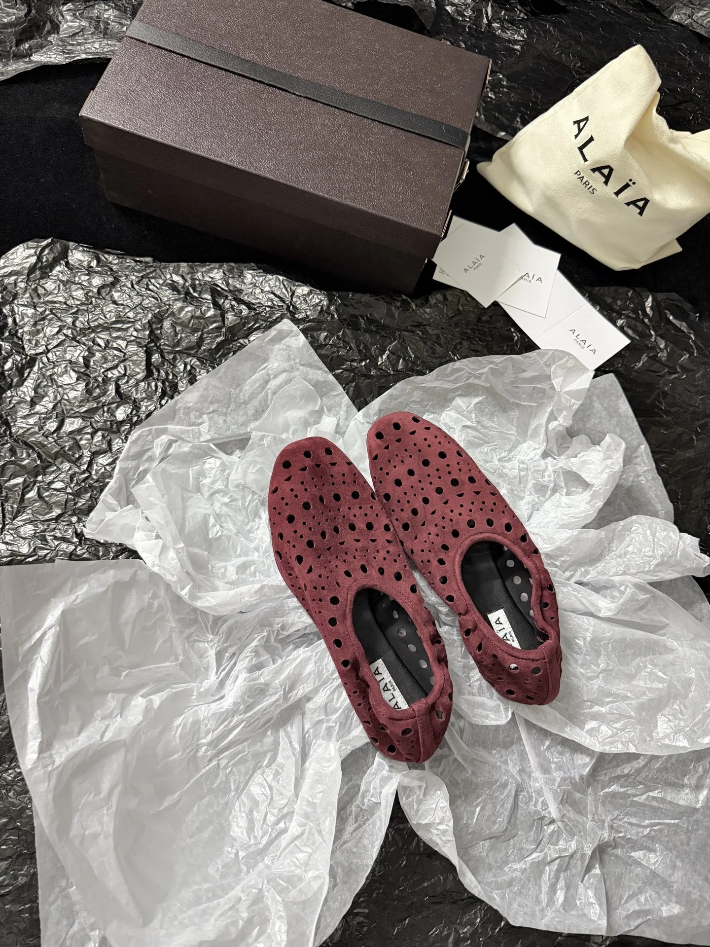 알라이아 펀칭 스웨이드 로퍼 상세 이미지 1