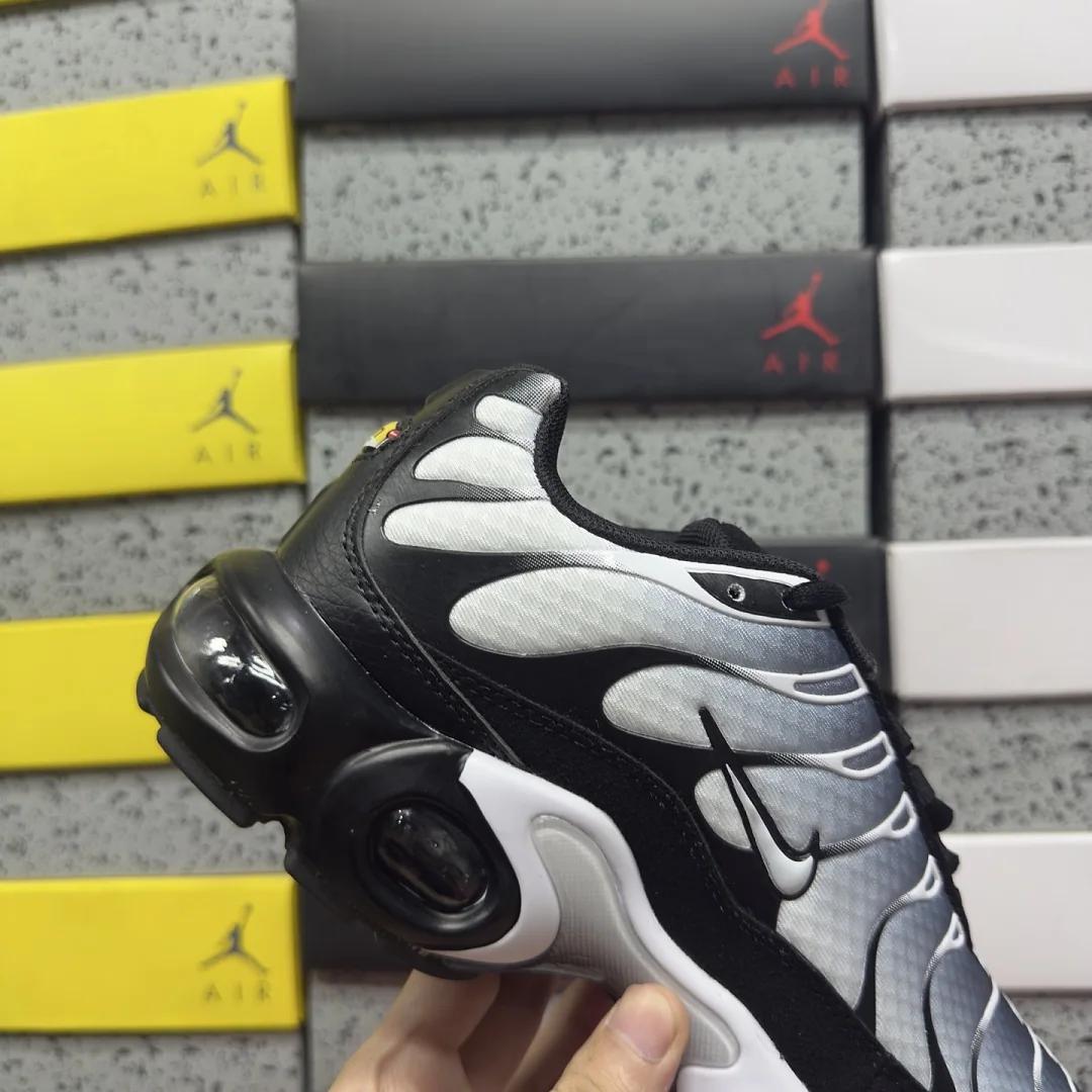 나이키 [BD] 에어 맥스 플러스 DM0032-003 201920 Nike Air Max Plus Black Silver White 상세 이미지 8