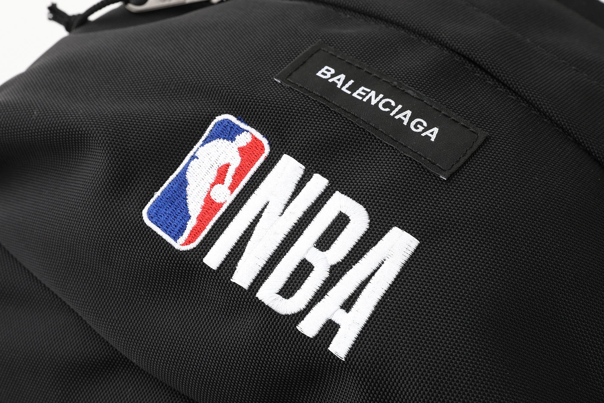 발렌시아가 NBA 콜라보 자수 로고 백팩 상세 이미지 5