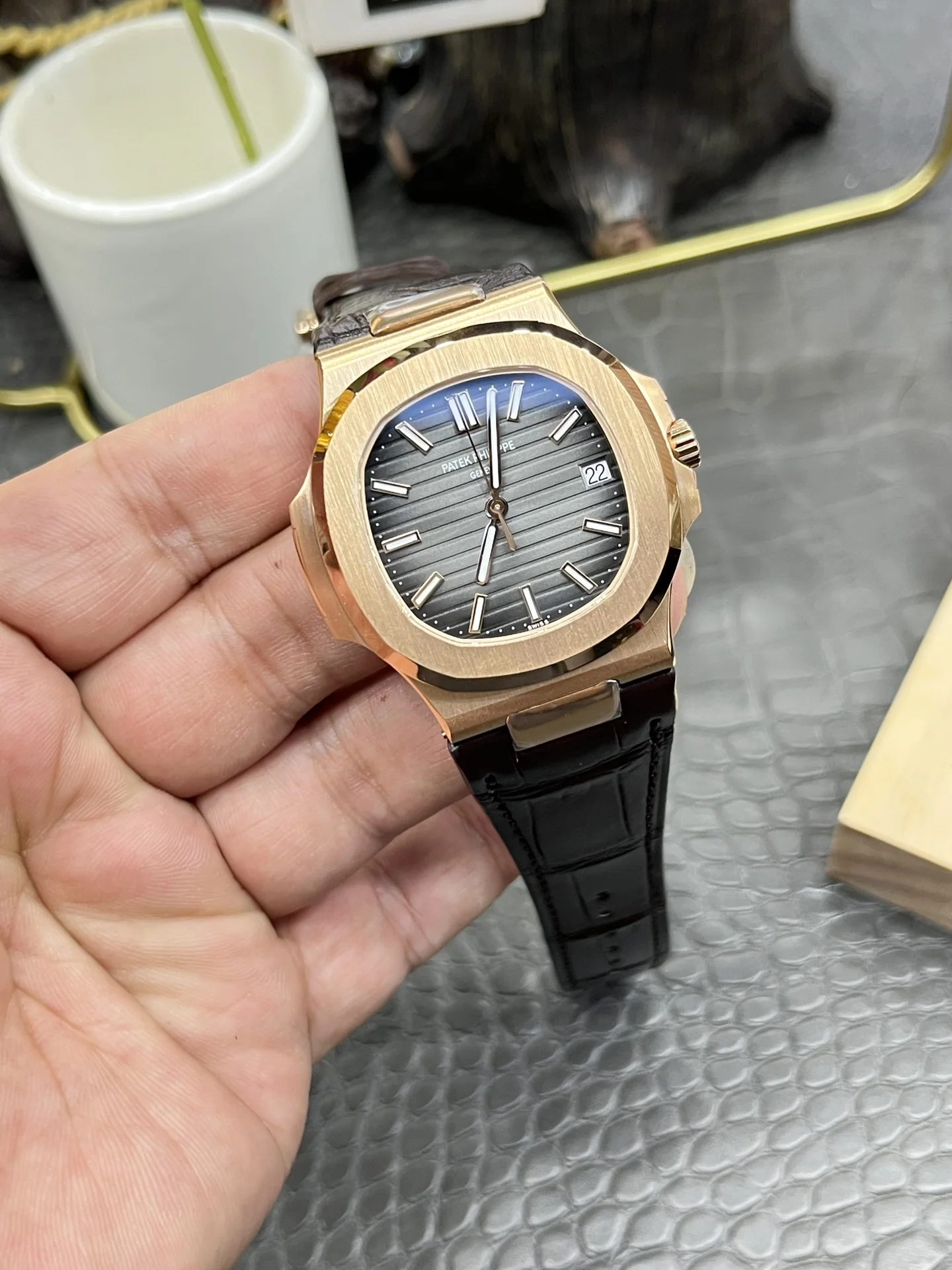 파텍필립 노틸러스 5711 자동 레더스트랩 그레이 다이얼 로즈골드 3 K 공장 레플리카 43986 Patek Philippe 상세 이미지 3
