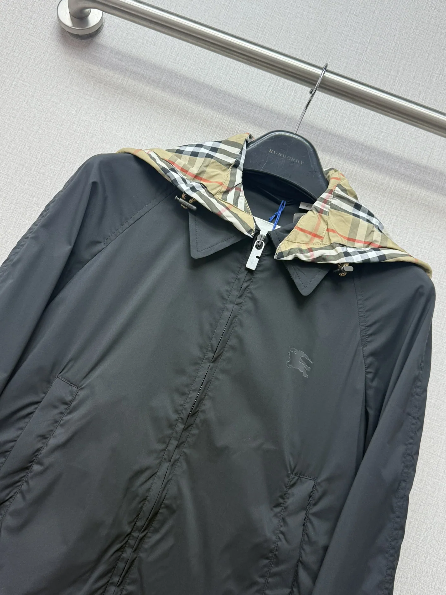 버버리 체크 후드 크롭 봄버 자켓 G22836 상세 이미지 2