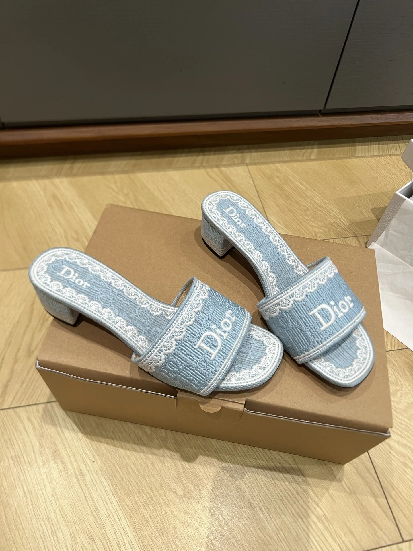 디올 자수 자카드 샌들 상세 이미지 2