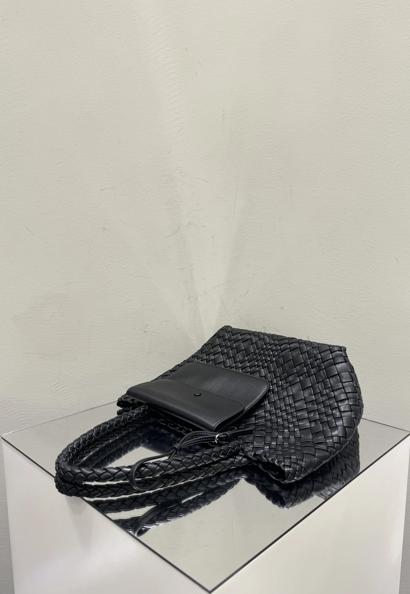 더로우 램스킨 짜임 바스켓 가방 상세 이미지 5