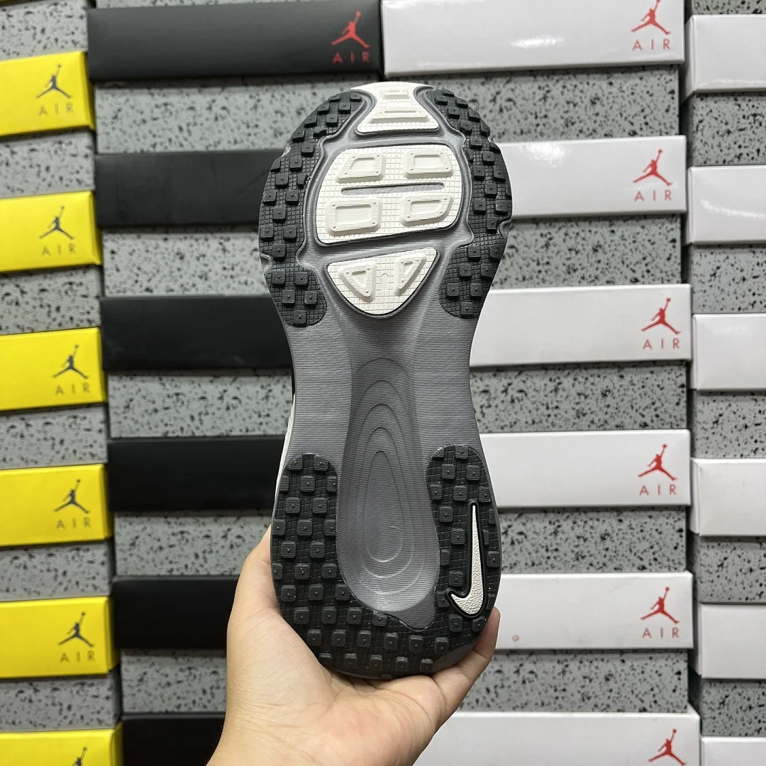 나이키 [XY] 보메로 18 IF4463-002 201688 Nike Vomero 18 상세 이미지 5