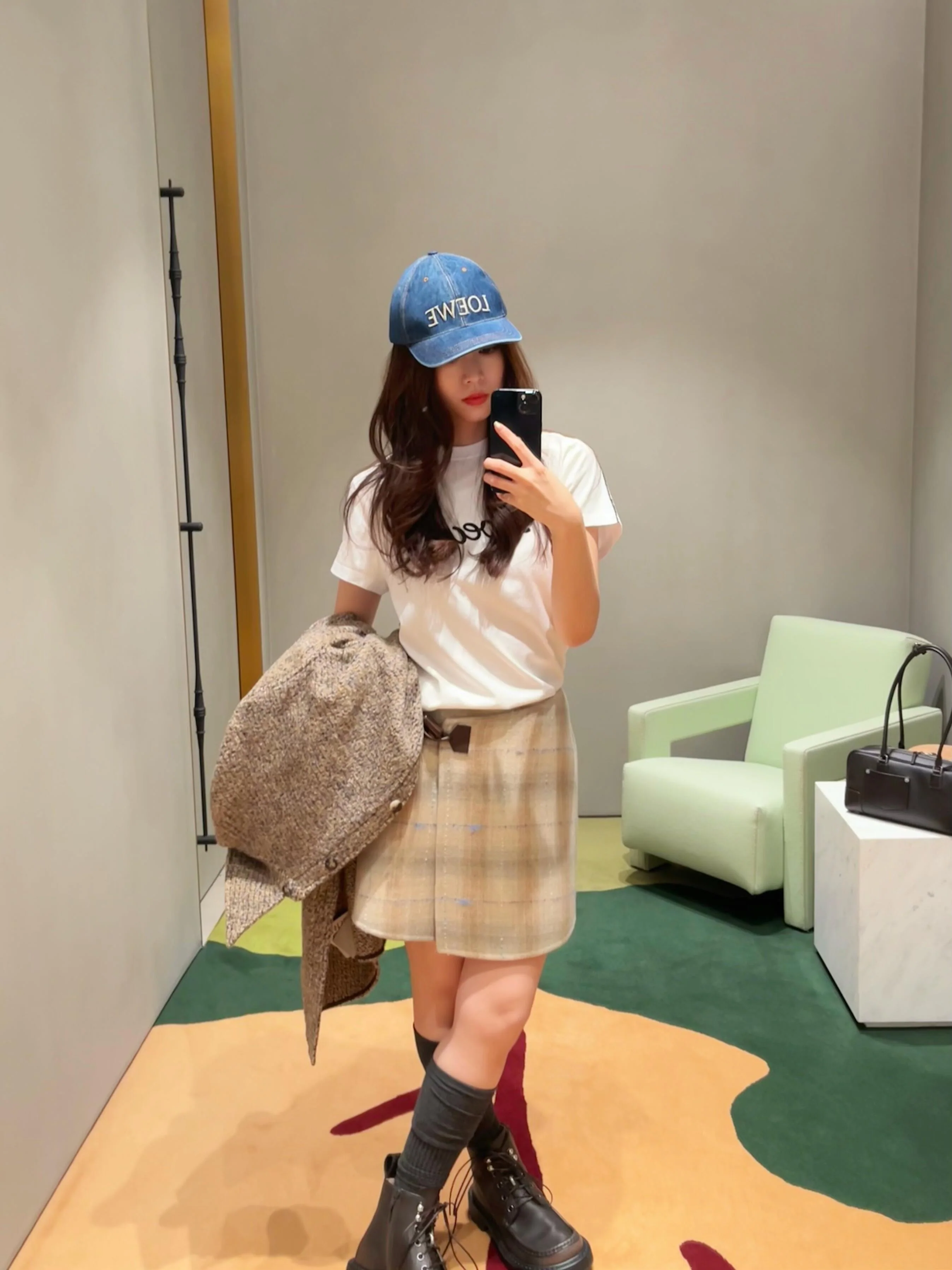 로에베 레터 로고 입체감 반팔 티셔츠 26 SS 상세 이미지 9