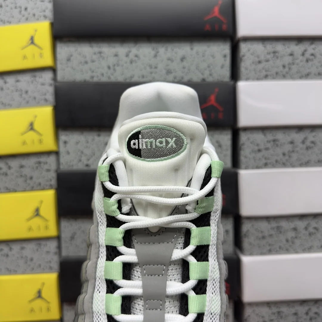 나이키 [KZ2.0] 에어 맥스 95 OG HJ5996-005 201781 Nike Air Max 95 OG Big Bubble Fresh 상세 이미지 9