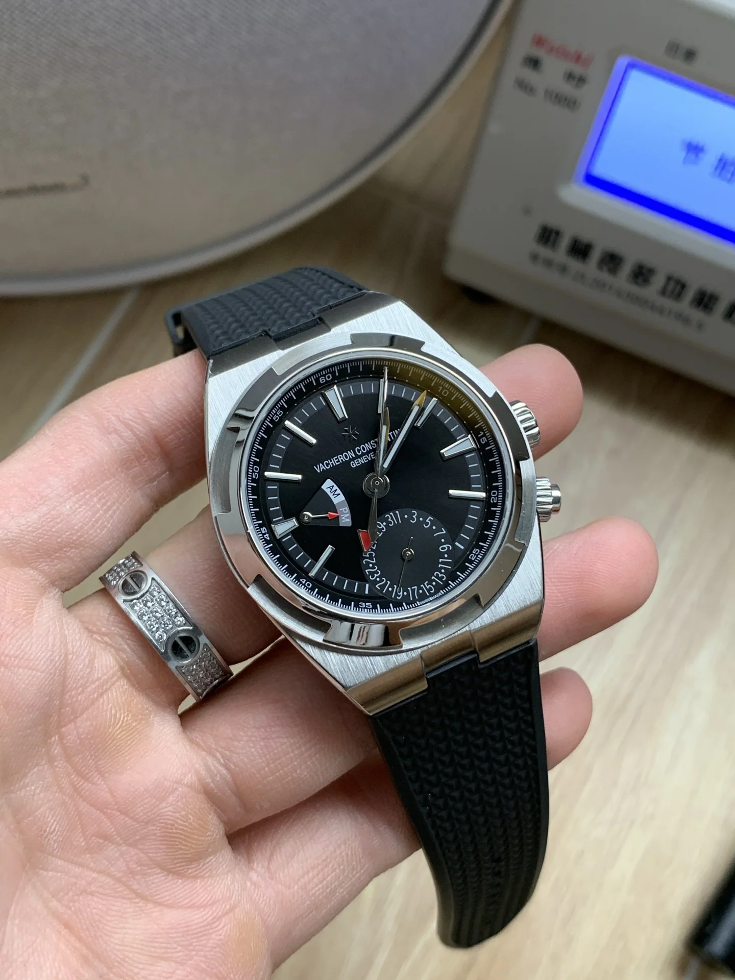 바쉐론콘스탄틴 오버시즈 멀티펑션 시계 42MM7920 V 상세 이미지 2
