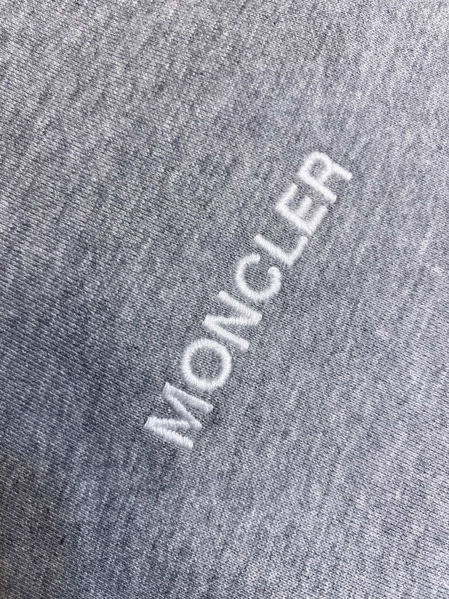 몽클레어 남성 프린트 크루넥 긴팔 스웨트셔츠 상세 이미지 5