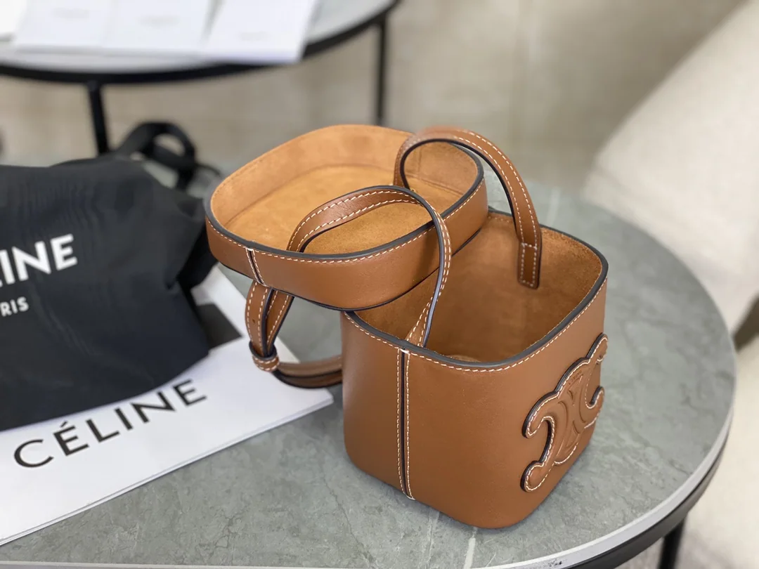 셀린느 엠보스 미니 박스 가방 상세 이미지 6