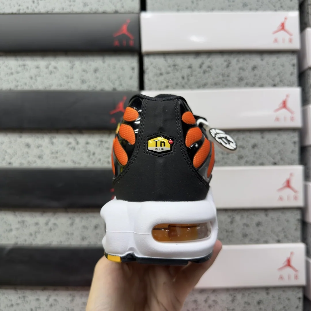 나이키 [TK] 에어 맥스 플러스 블랙 오렌지 화이트 HF0552-001 201974 Nike Air Max Plus Sunset 상세 이미지 6