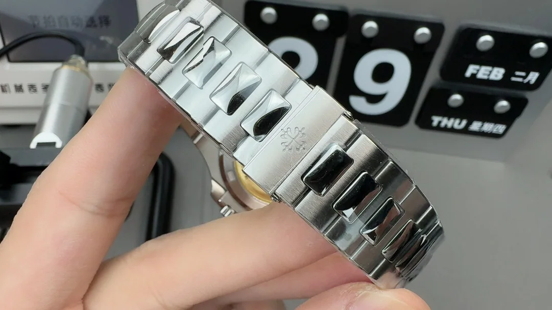 파텍필립 노틸러스 시계 상세 이미지 9