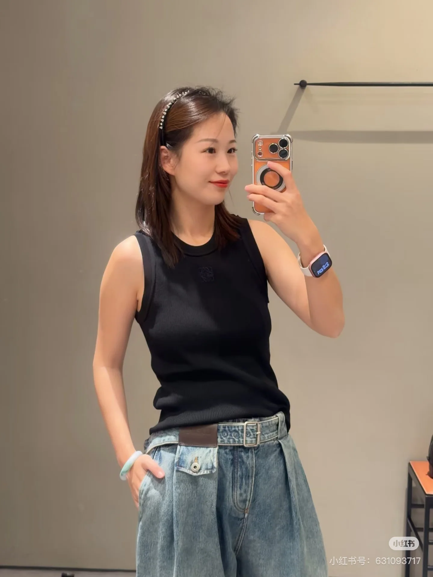 로에베 클래식 로고 자수 라운드넥 반팔 니트 베스트 2026 SS 상세 이미지 8