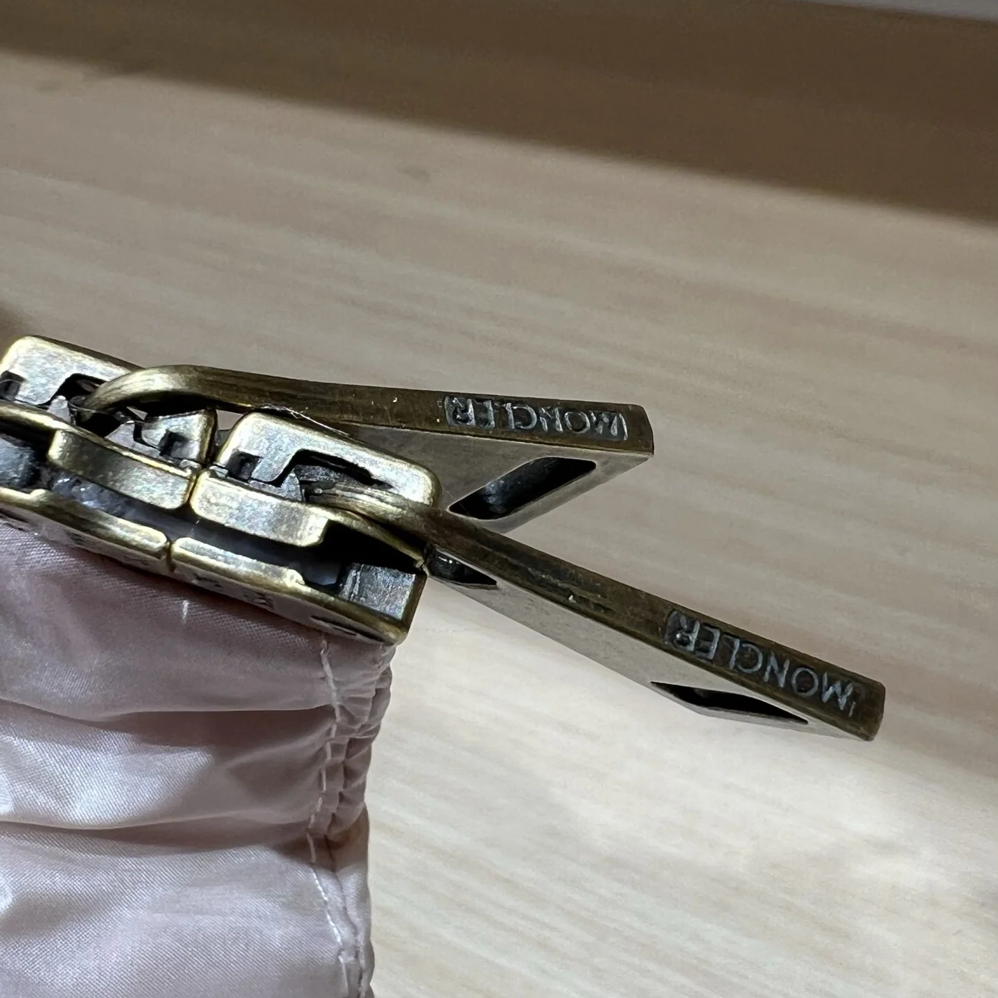 몽클레어 이겔후드 여성 퀼팅 숏다운 패딩 재킷 상세 이미지 6