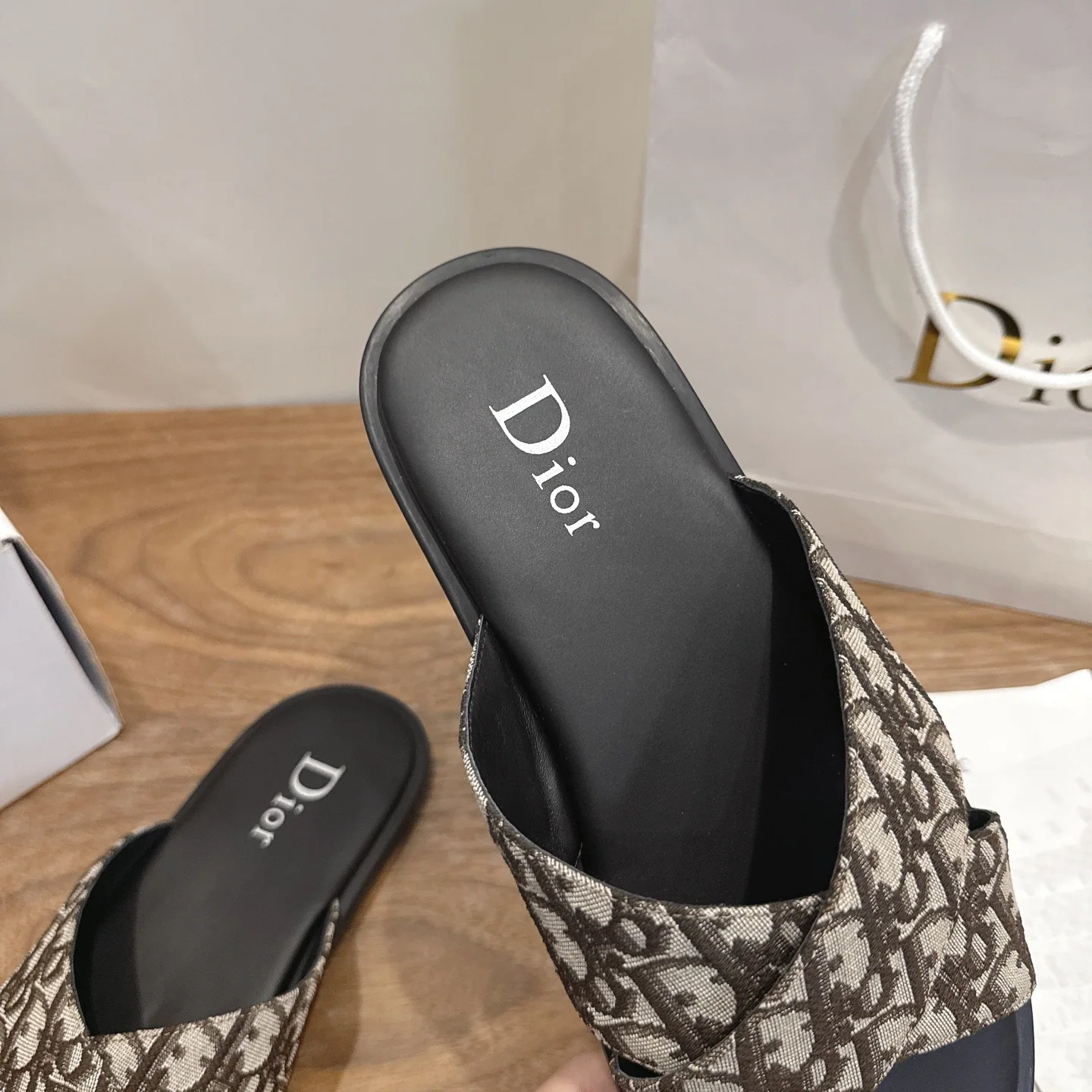 디올 CD 로고 모노그램 패턴 남성 샌들 상세 이미지 7