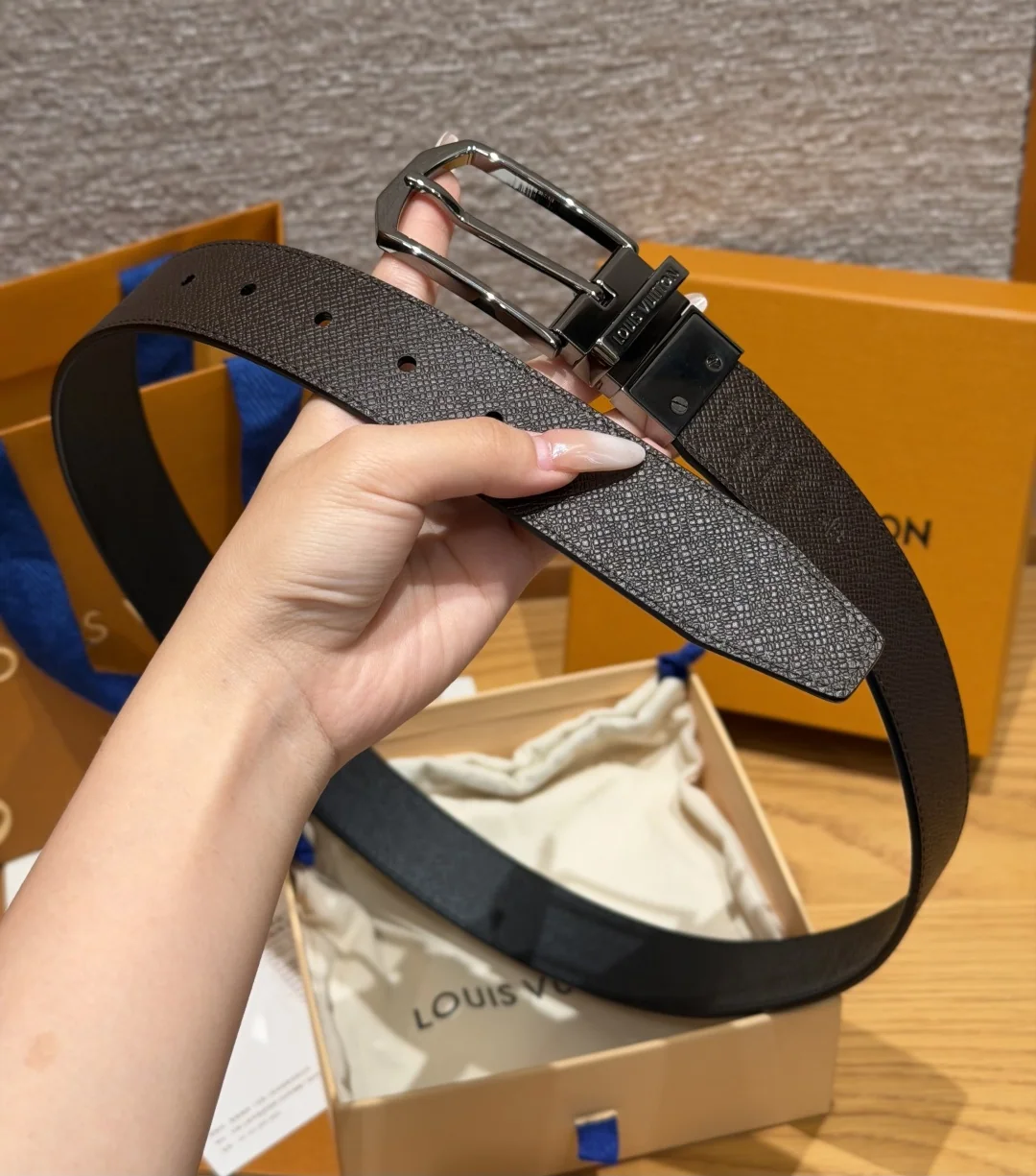 루이비통 폰누프 35mm 리버시블 소가죽 벨트 상세 이미지 5