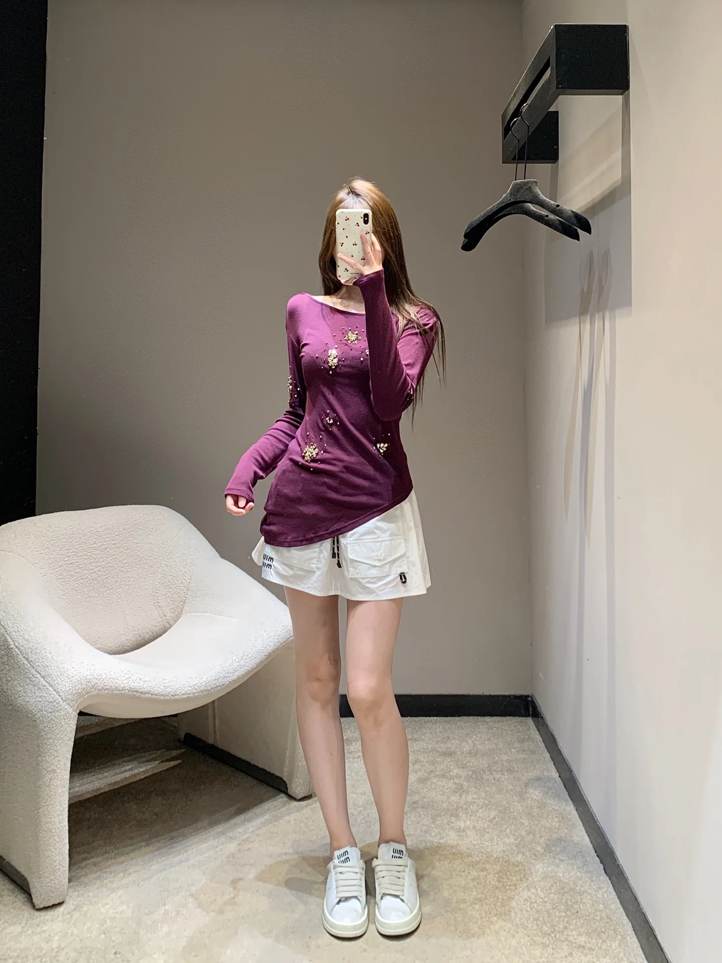 미우미우 큐빅 장식 긴팔 티셔츠 여성의류 2026 SS 상세 이미지 6