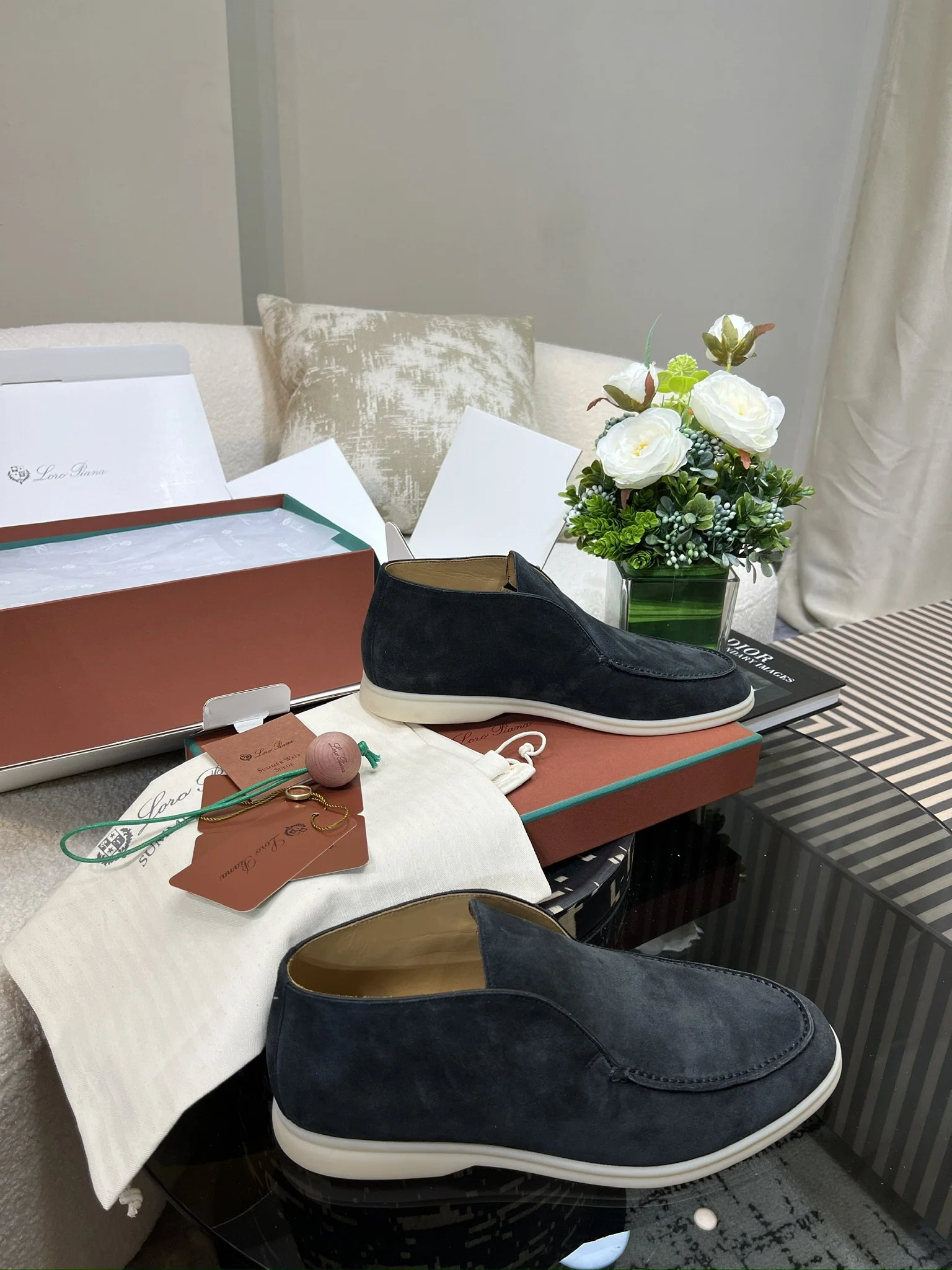 로로피아나 오픈워크 화이트 하이탑 로퍼 남성 신발 상세 이미지 4