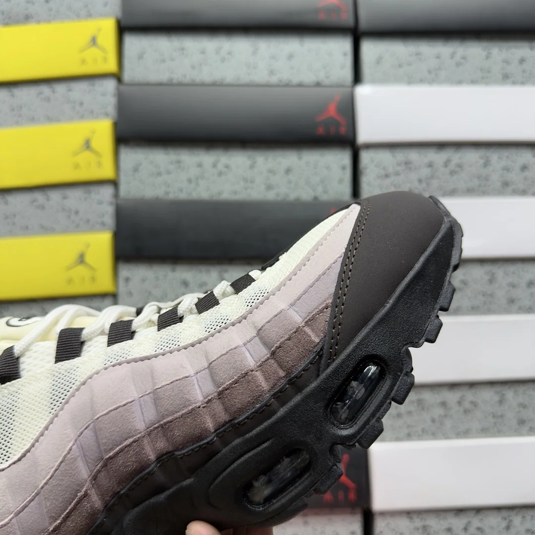 나이키 [WE] 에어 맥스 95 IQ0277-010 201814 Nike Air Max 95 Big Bubble Tattoo Light 상세 이미지 4