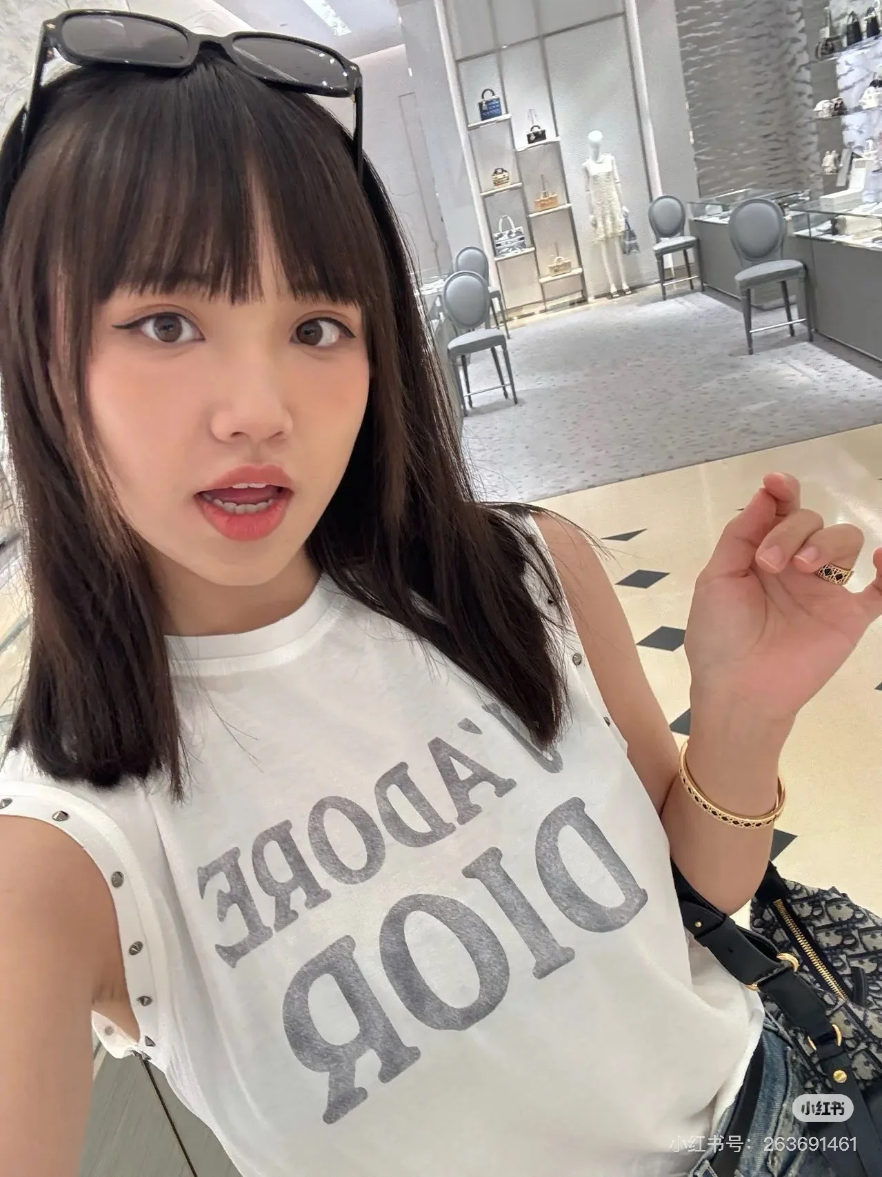 디올 슬로건 프린트 여성 반팔 티셔츠 2025 FW 상세 이미지 4