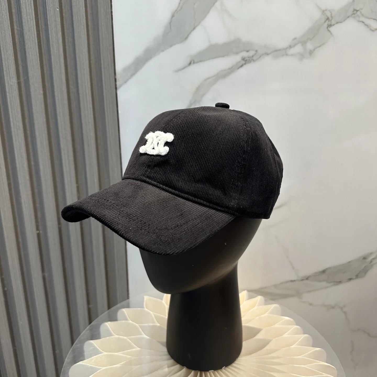 셀린느 개선문 자수 코듀로이 베이스볼 캡 상세 이미지 1