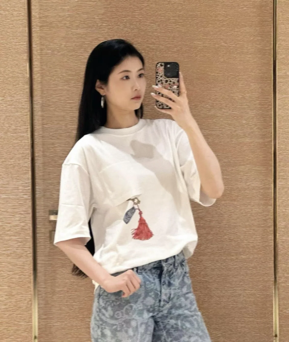 루이비통 프린트 데님 코튼 반팔 티셔츠 2026 SS 상세 이미지 6