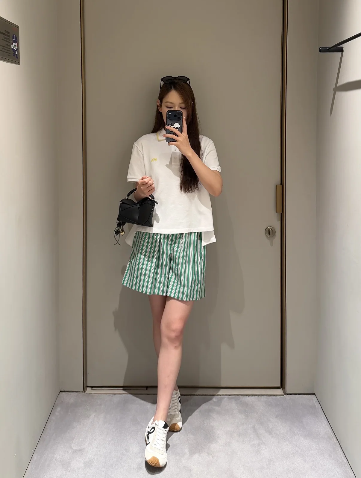 로에베 비대칭 컬러 반팔 티셔츠 상세 이미지 3