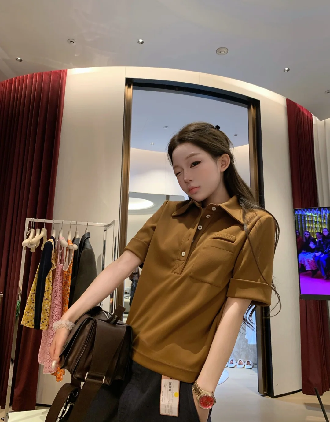 미우미우 캐러멜 브라운 포켓 라펠 반팔 티셔츠 상세 이미지 1