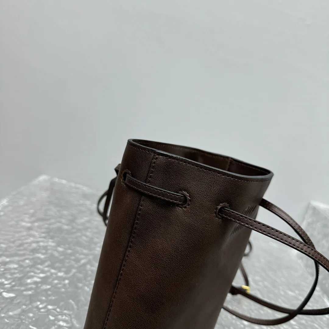 미우미우 램스킨 버킷백 상세 이미지 6
