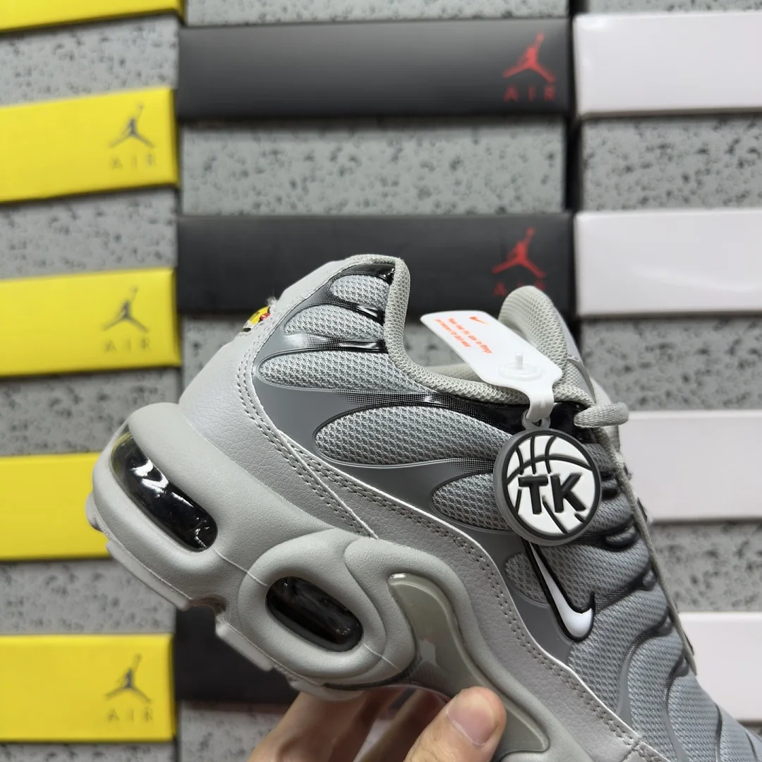 나이키 [TK] 에어 맥스 플러스 852630-021 201973 Nike Air Max Plus Wolf Grey 상세 이미지 2