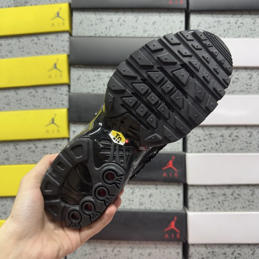 나이키 [BD] 에어 맥스 플러스 올블랙 FD0670-001 201902 Nike Air Max Plus 상세 이미지 7