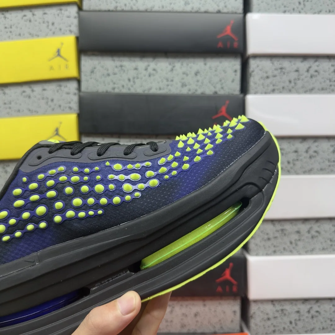 나이키 [5A] 보메로 프리미엄 QS IR2168-002 201766 Nike Vomero Premium QS Black Volt Glow 상세 이미지 8