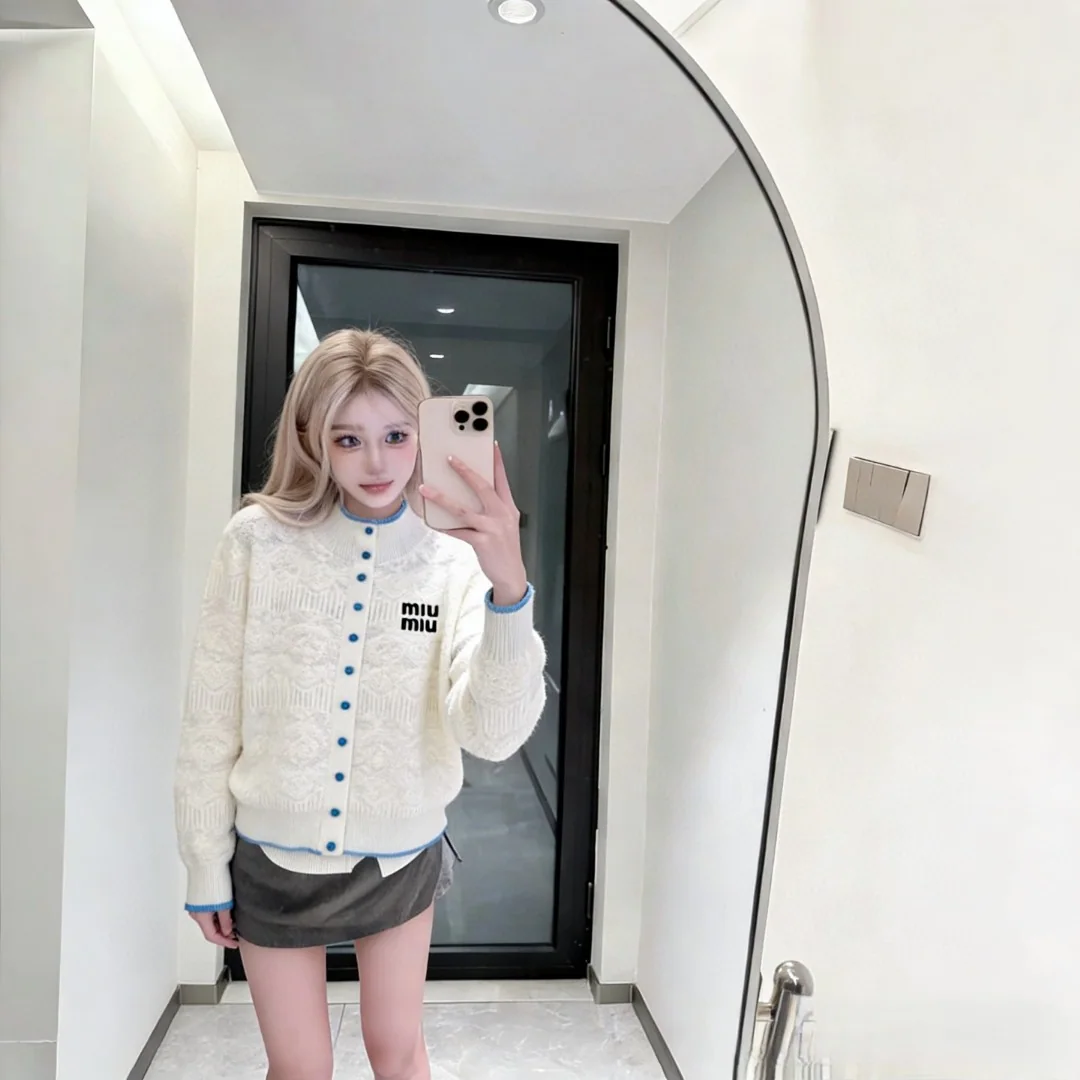 미우미우 로고 울 스탠드 카라 가디건 상세 이미지 3