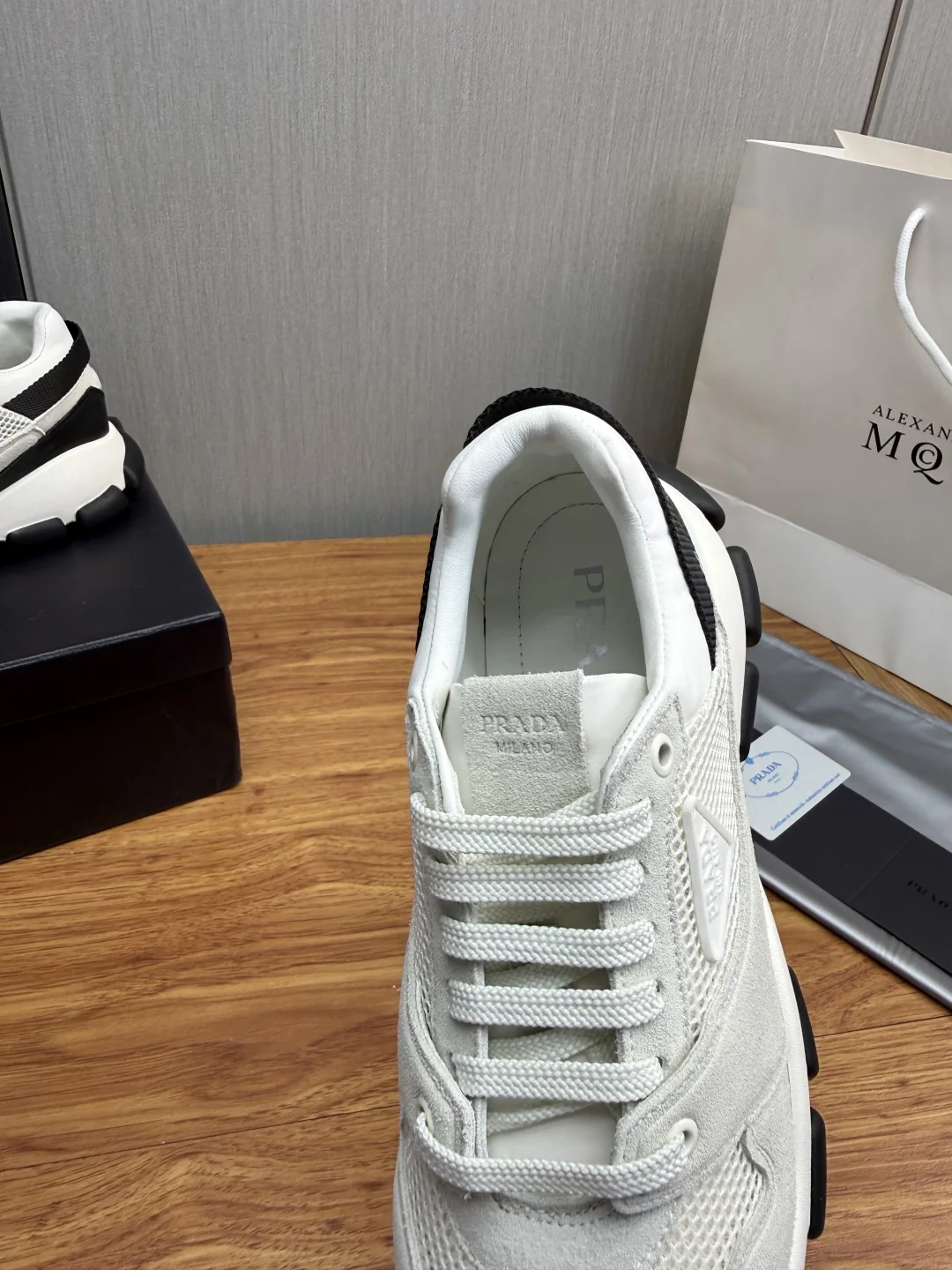 프라다 소가죽 메시 스니커즈 상세 이미지 10