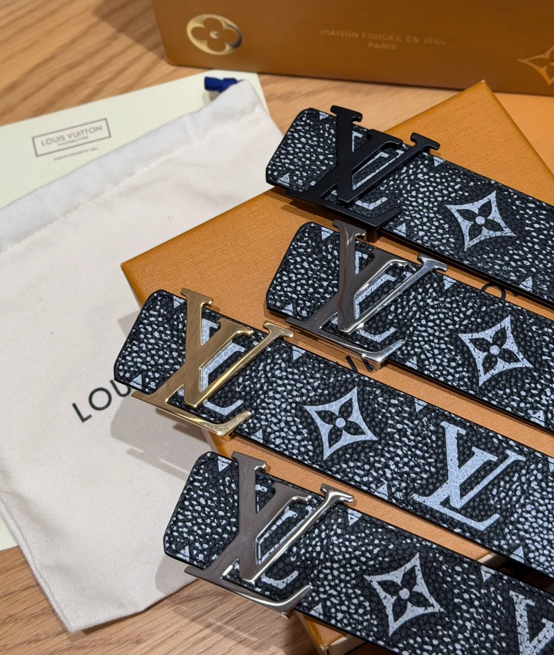 루이비통 LV 이니셜 40mm 리버시블 벨트 상세 이미지 2