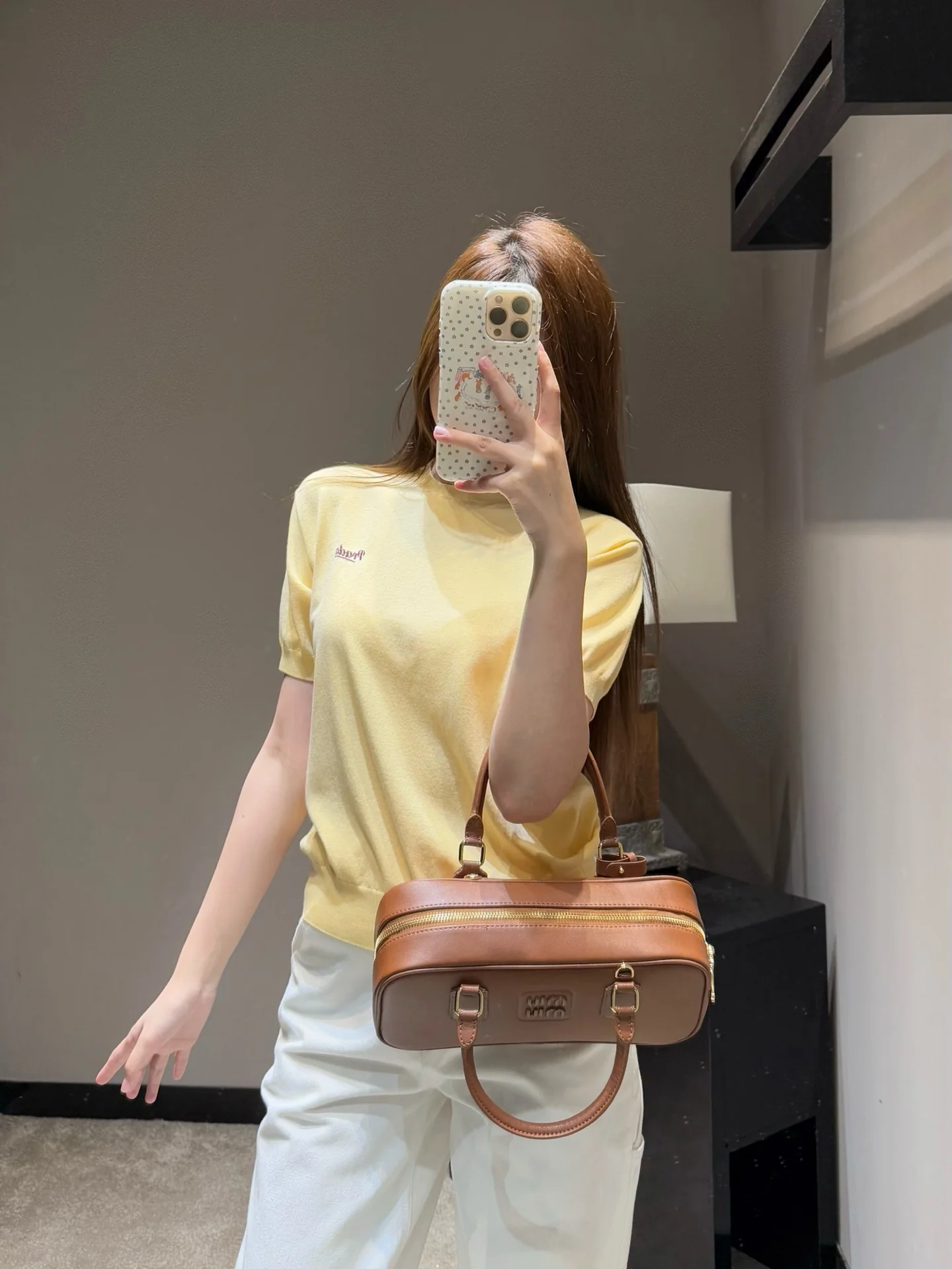 프라다 옐로우 자수 니트 반팔 크롭 톱 상세 이미지 3