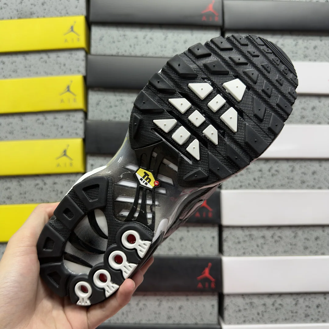 나이키 [BD] 에어 맥스 플러스 DM0032-003 201855 Nike Air Max Plus Black Silver White 상세 이미지 6