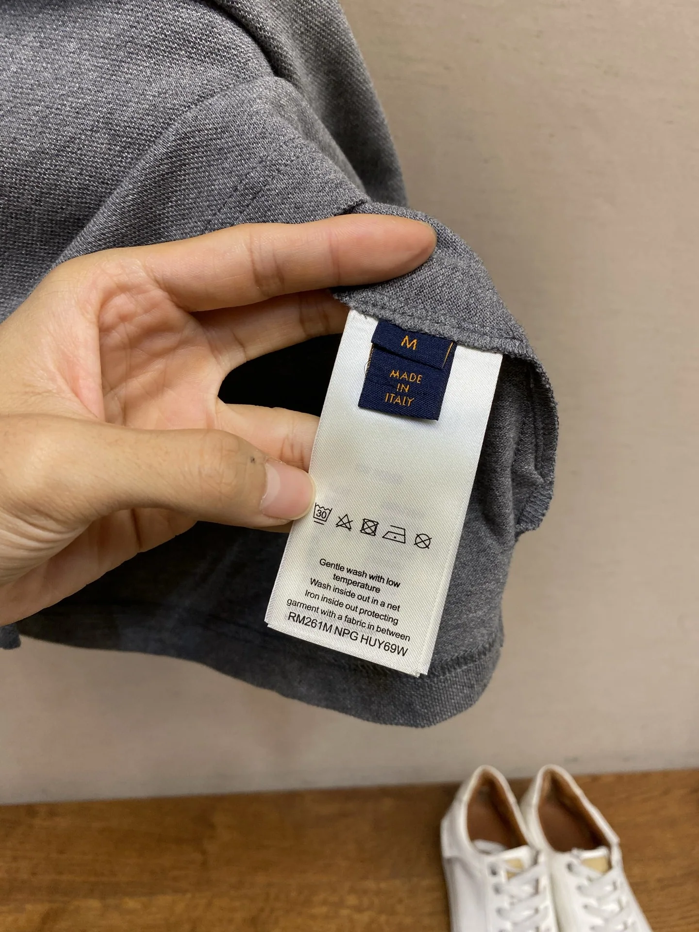 루이비통 편지 자수 로고 코튼 반팔 폴로셔츠 상세 이미지 8