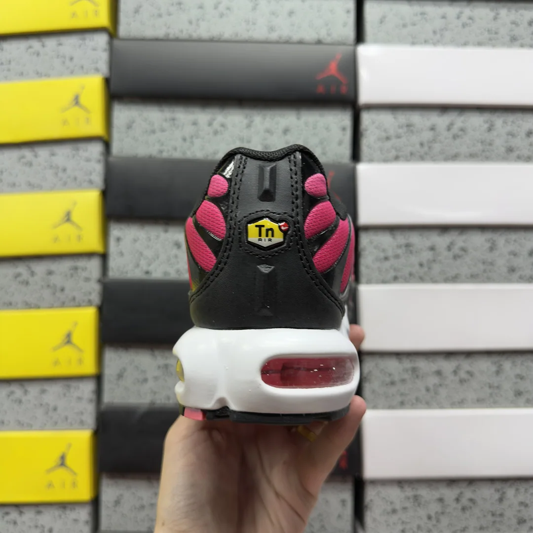 나이키 [BD] 에어 맥스 플러스 DZ3670-002 201867 Nike Air Max Plus Black Hot Punch 상세 이미지 3